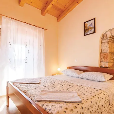 Vikendica Two-bedroom In *