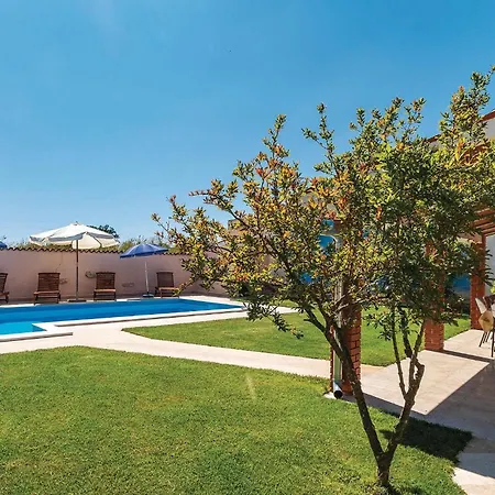 Two-bedroom In Divsici